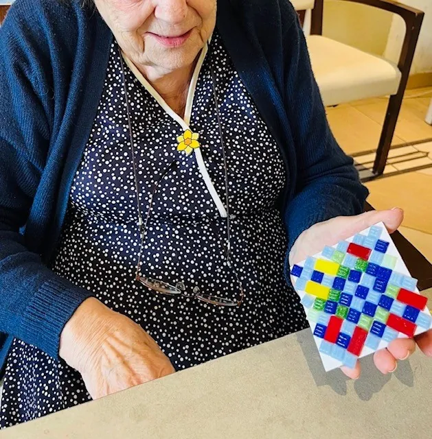 Atelier Mosaïque à l'EHPAD Les Jardins de Thiais