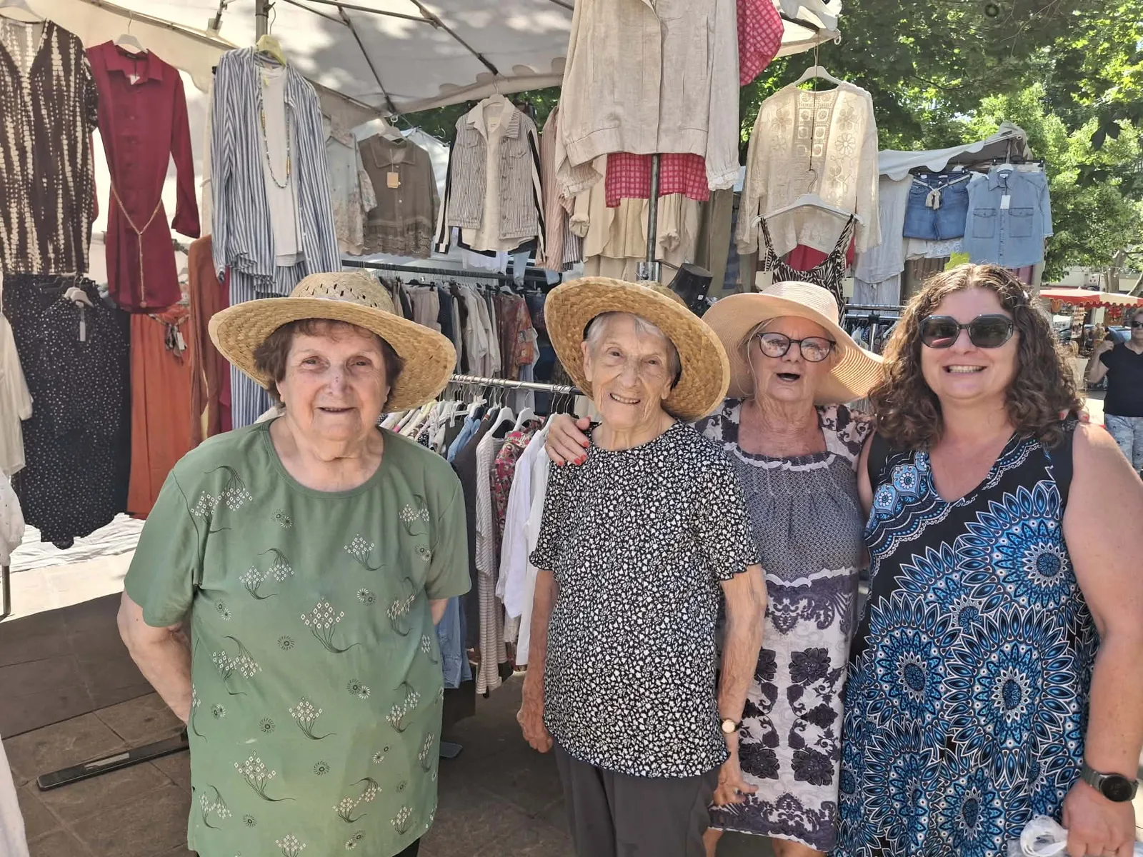 ballade au marché d'Aubagne et déjeuner au restaurant
