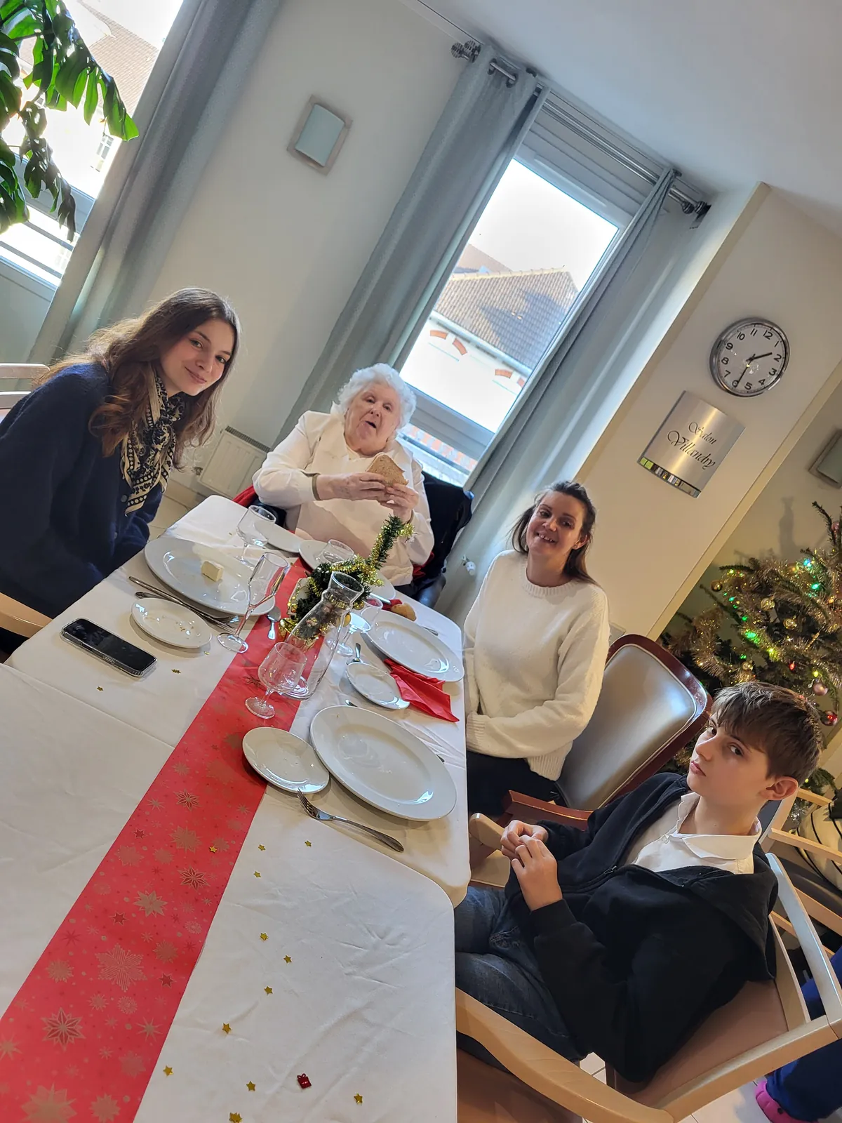 le Repas de Noël dans la résidence les Adrets 