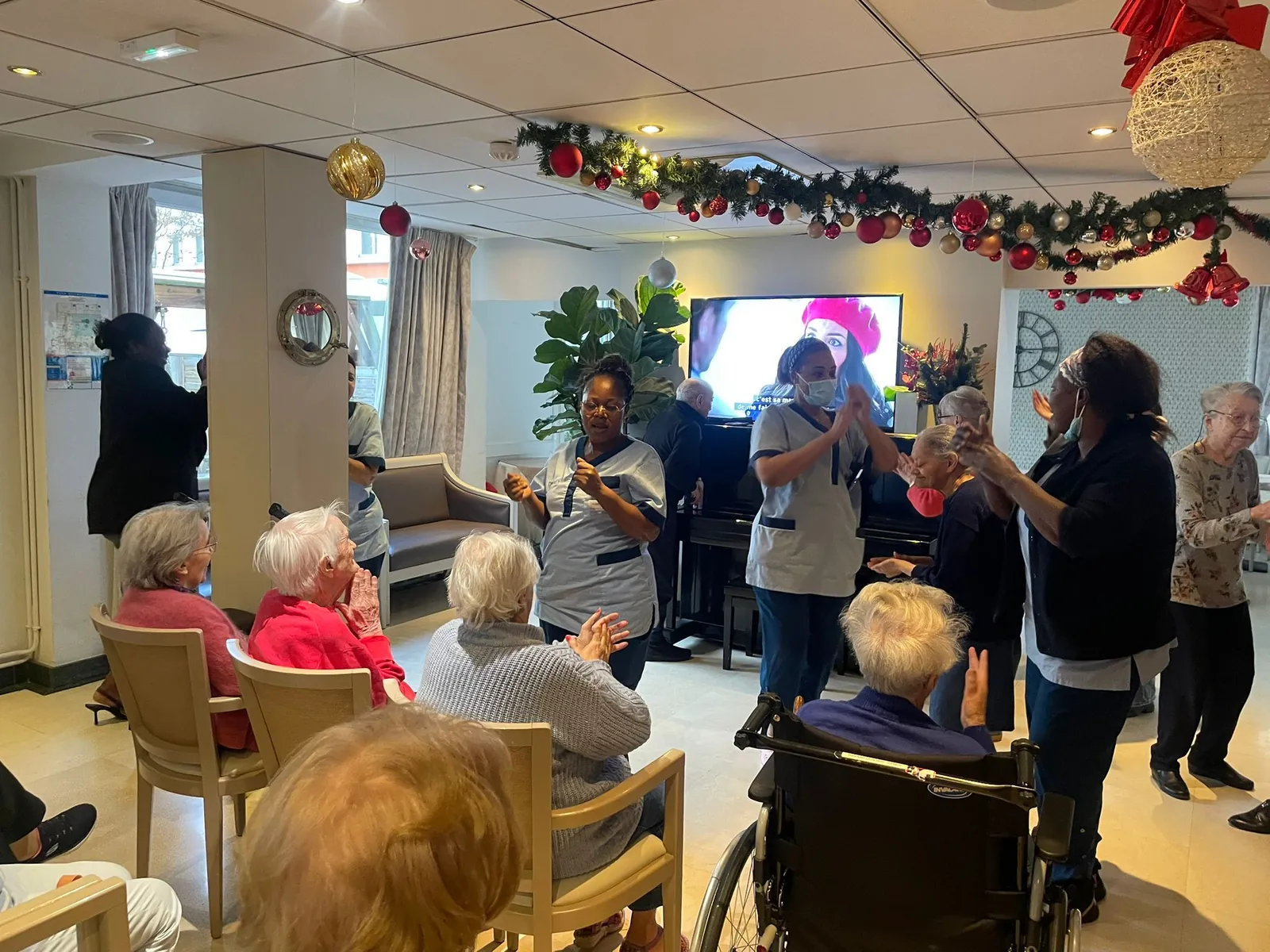 Après-midi « Chantons et dansons ensemble » à la résidence Les Marines
