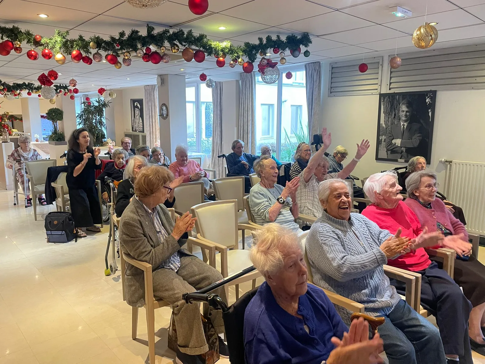 Après-midi « Chantons et dansons ensemble » à la résidence Les Marines
