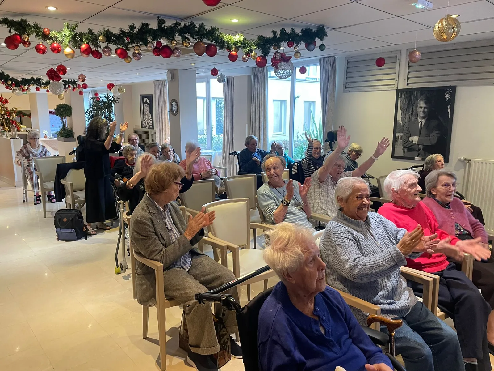Après-midi « Chantons et dansons ensemble » à la résidence Les Marines