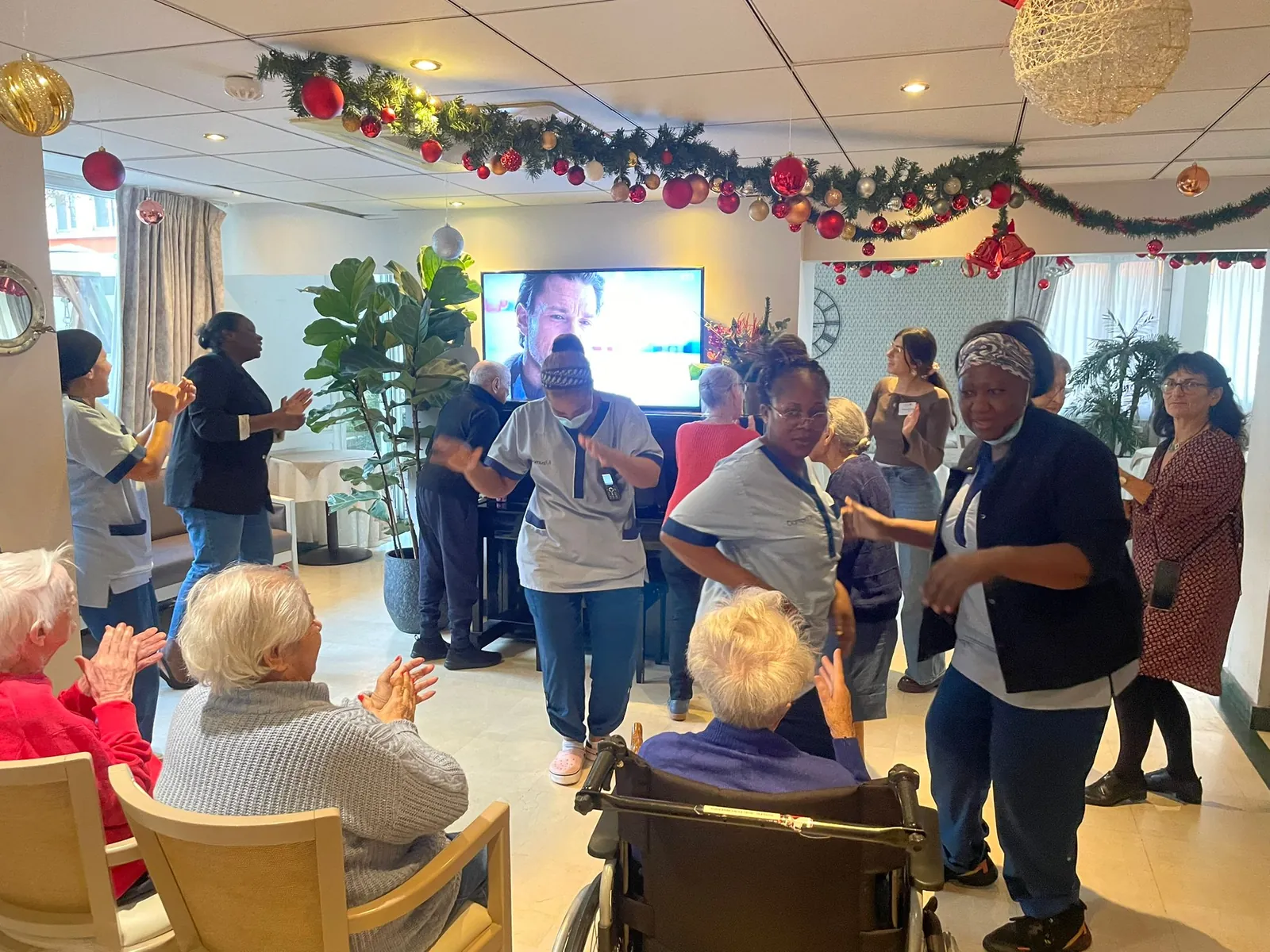 Après-midi « Chantons et dansons ensemble » à la résidence Les Marines