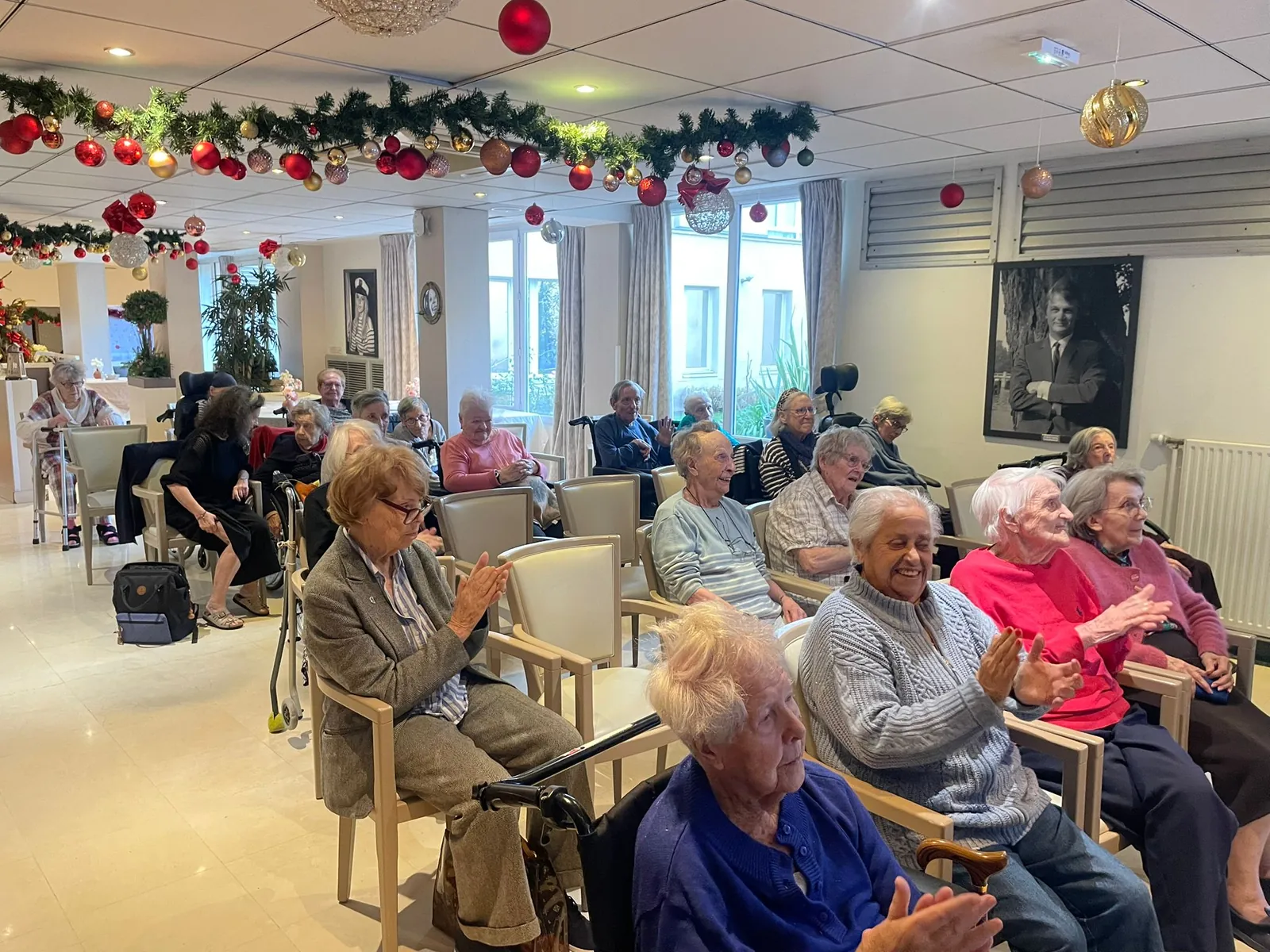 Après-midi « Chantons et dansons ensemble » à la résidence Les Marines