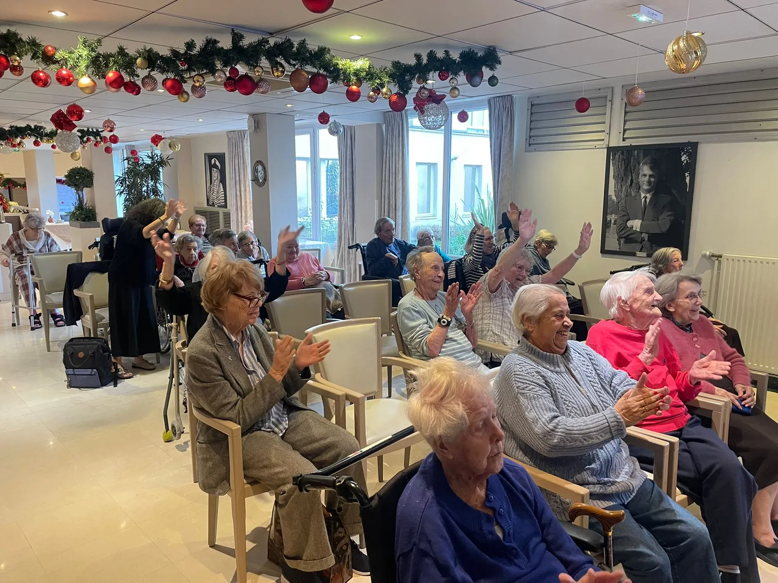 Après-midi « Chantons et dansons ensemble » à la résidence Les Marines