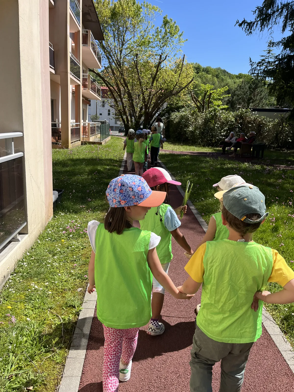 Un début d'après-midi ensoleillé et en compagnie des enfants du centre de loisirs