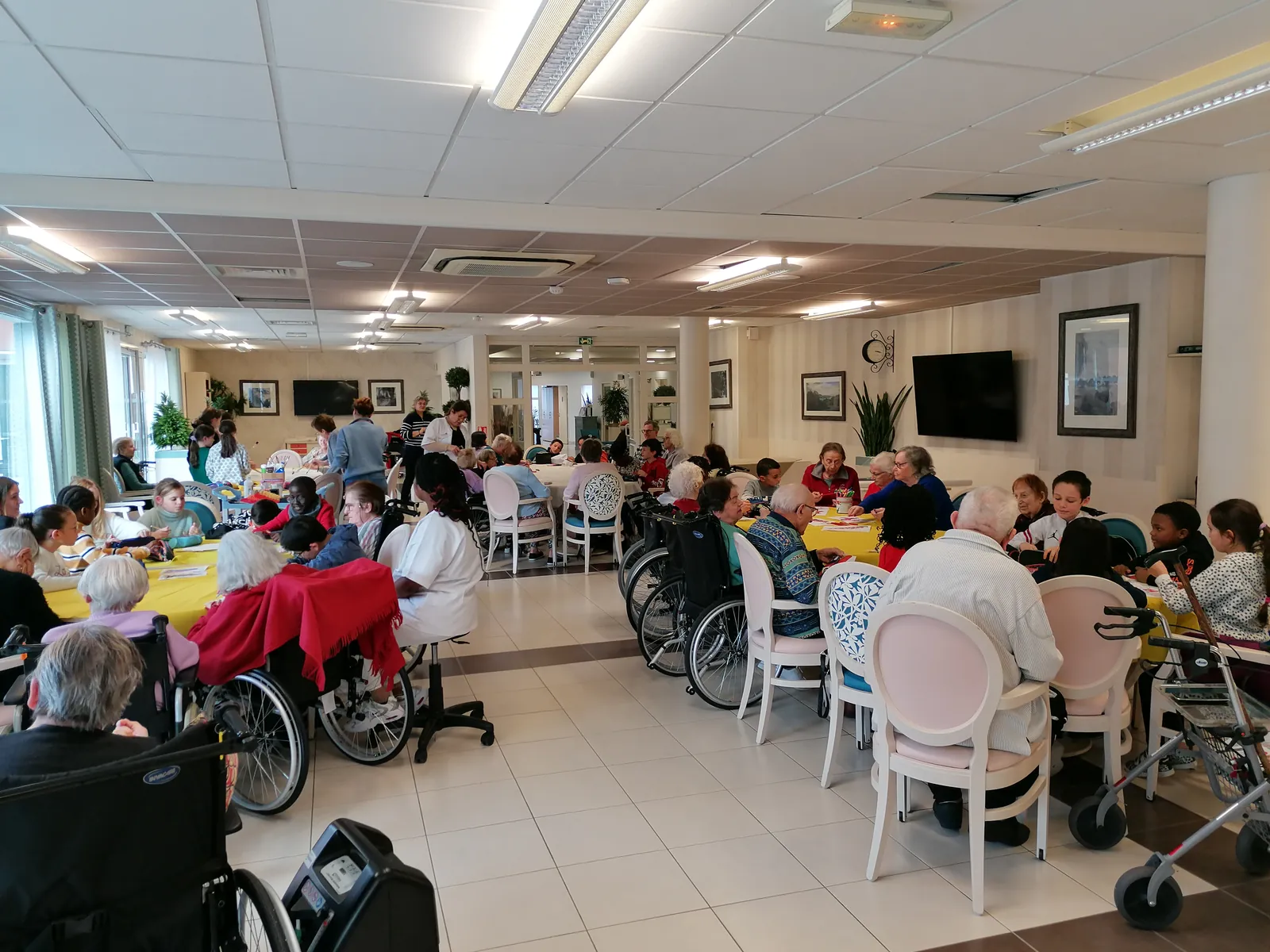 L'école primaire à l'EHPAD d'Esbly