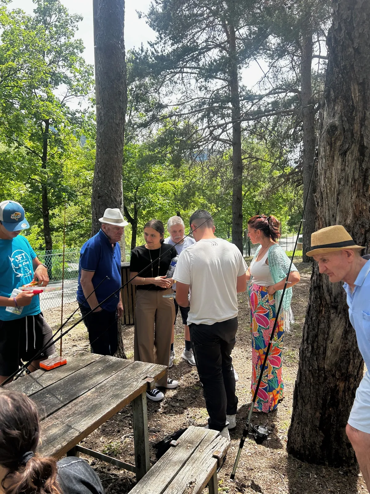 BALADE DANS LE VILLAGE SUIVIE D'UN PIQUE NIQUE AVEC LES JEUNES DE LA MFR