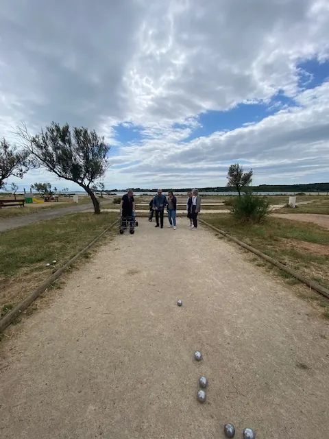 Pétanque au bord de l'étang de Thau