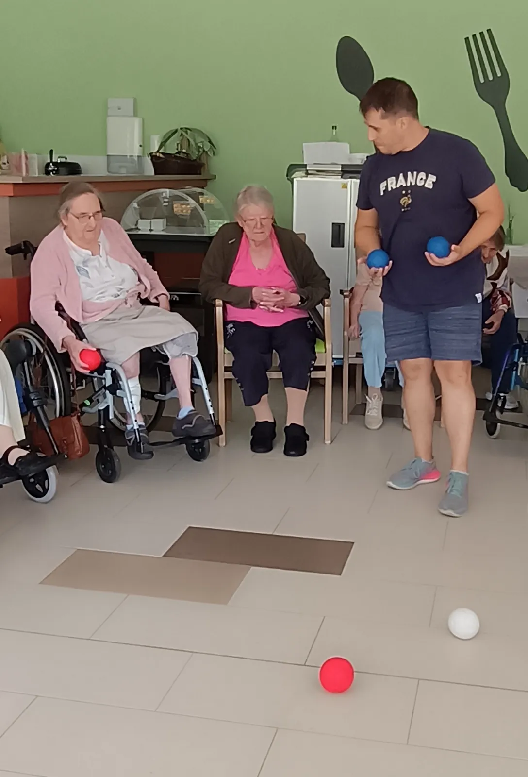Les résidents s'initient à la boccia !