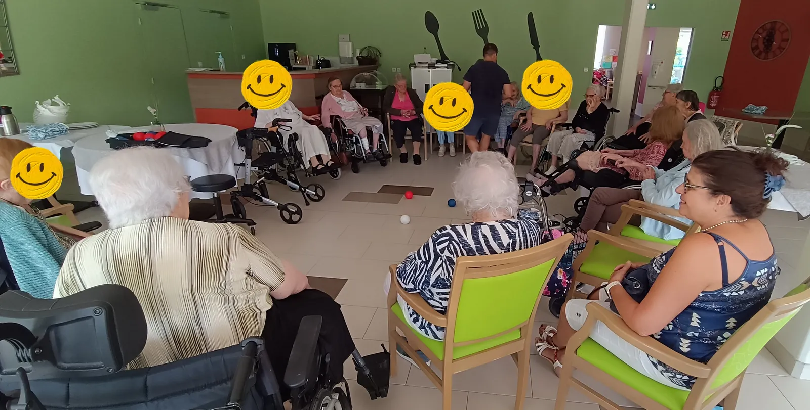 Les résidents s'initient à la boccia !