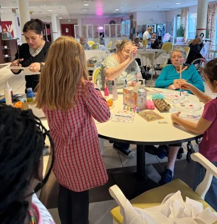 Préparatifs de Pâques avec les enfants du centre social 