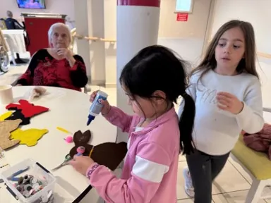 Préparatifs de Pâques avec les enfants du centre social 