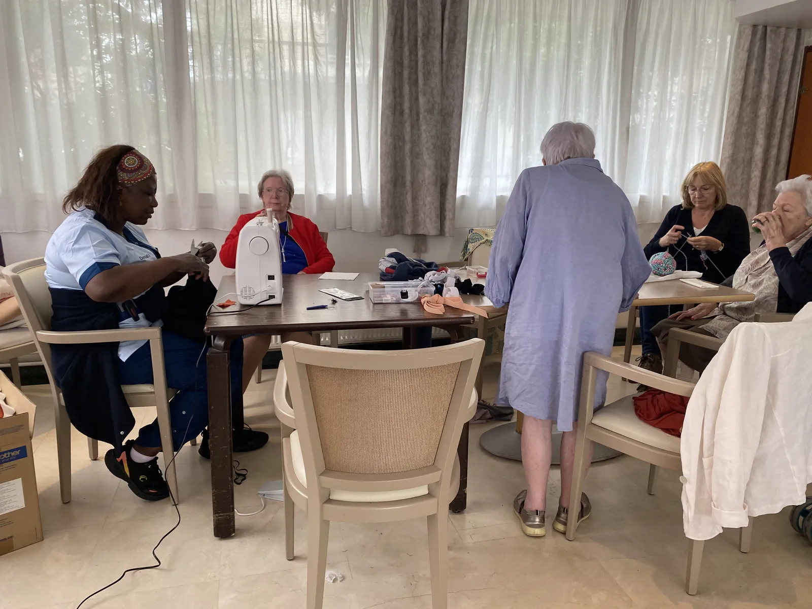 L’ATELIER COUTURE AU SERVICE DU BIEN ÊTRE DES RESIDENTS ET DE LA COLLECTIVITÉ 