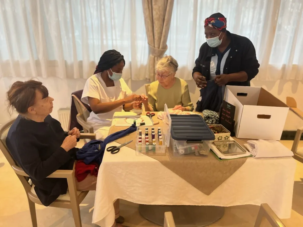 L’ATELIER COUTURE AU SERVICE DU BIEN ÊTRE DES RESIDENTS ET DE LA COLLECTIVITÉ 