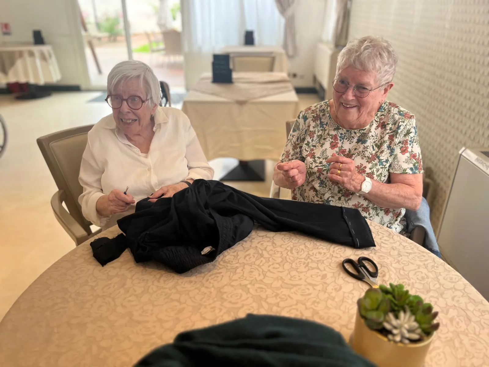 L’ATELIER COUTURE AU SERVICE DU BIEN ÊTRE DES RESIDENTS ET DE LA COLLECTIVITÉ 