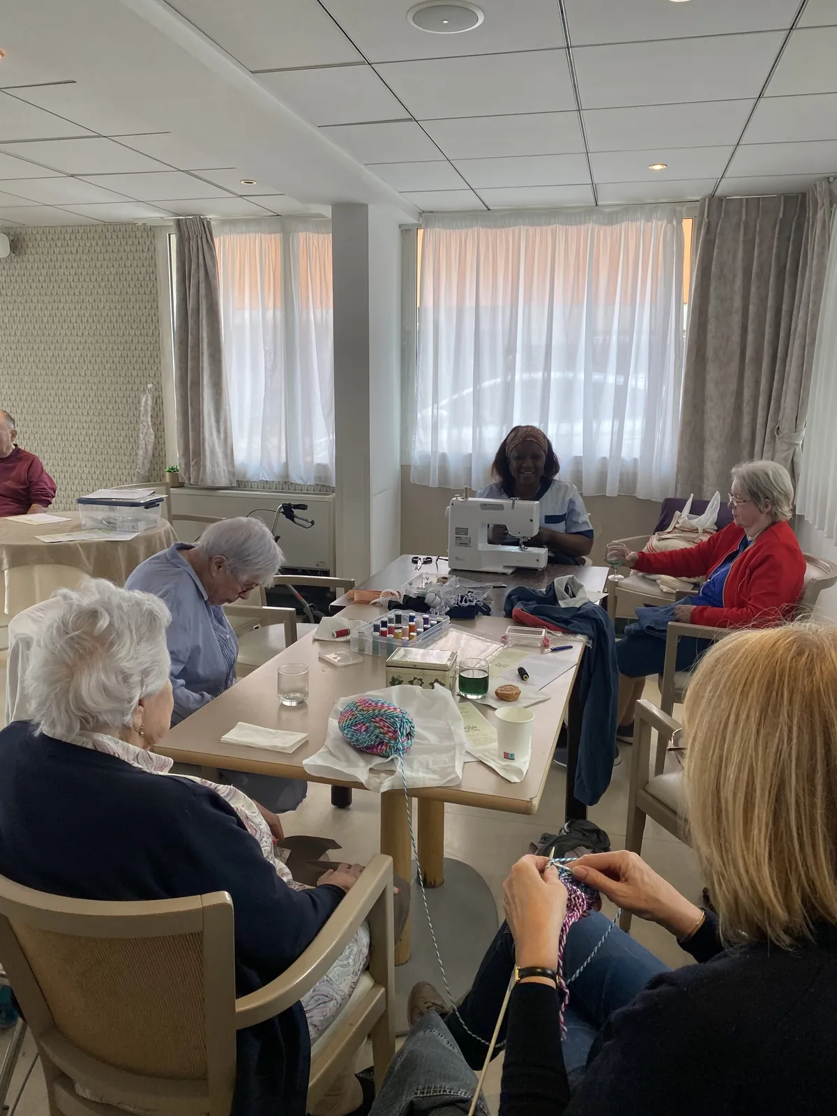 L’ATELIER COUTURE AU SERVICE DU BIEN ÊTRE DES RESIDENTS ET DE LA COLLECTIVITÉ 