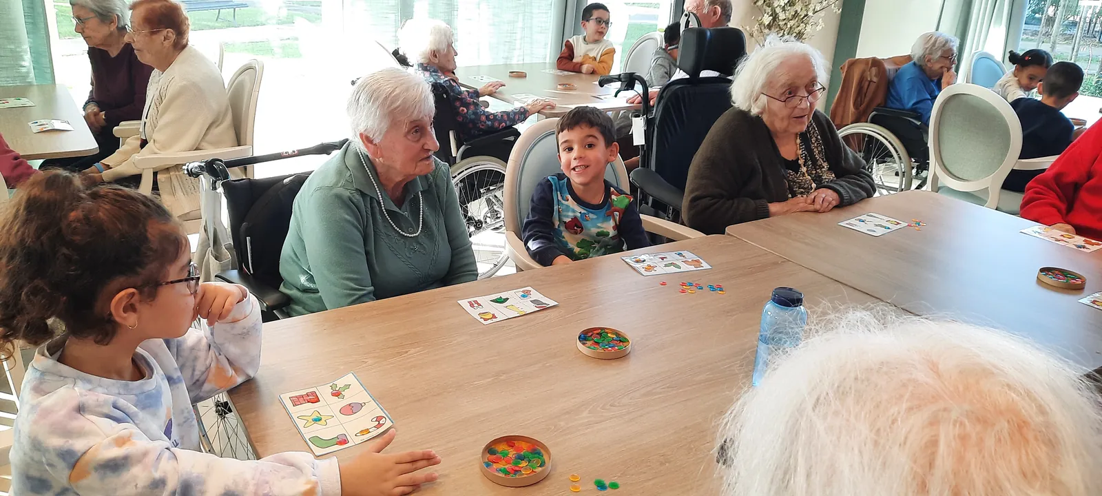 Loto de Noël avec les enfants de l'école Herriot à la résidence de Saint Jean