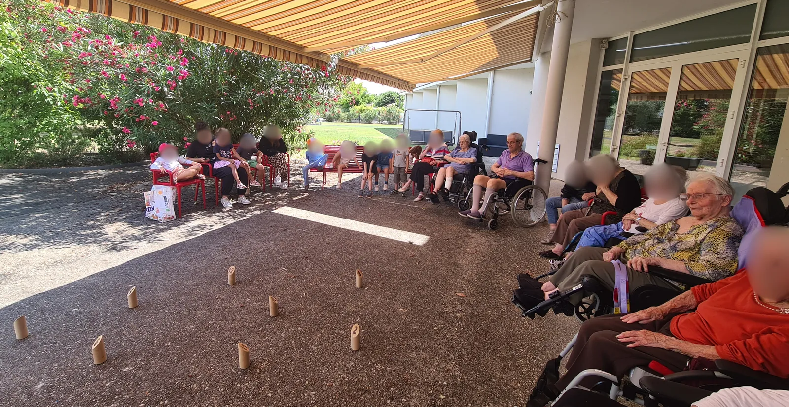 Mölkky sous le beau temps : jeunesse et sagesse réunies