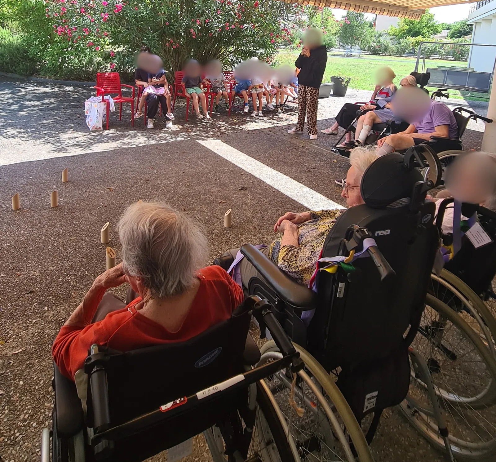Mölkky sous le beau temps : jeunesse et sagesse réunies