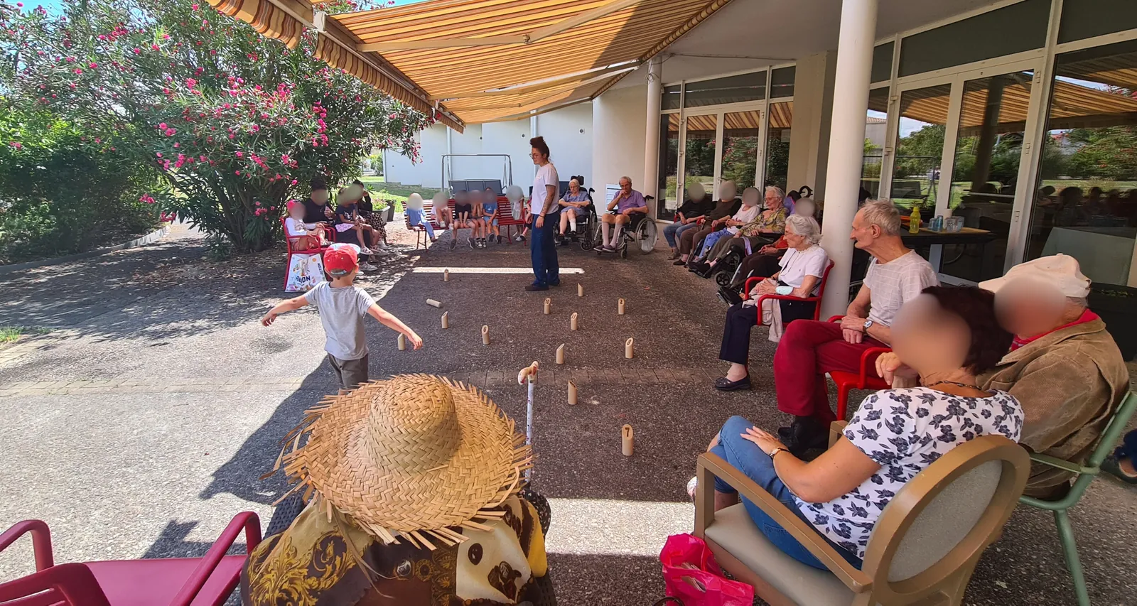 Mölkky sous le beau temps : jeunesse et sagesse réunies