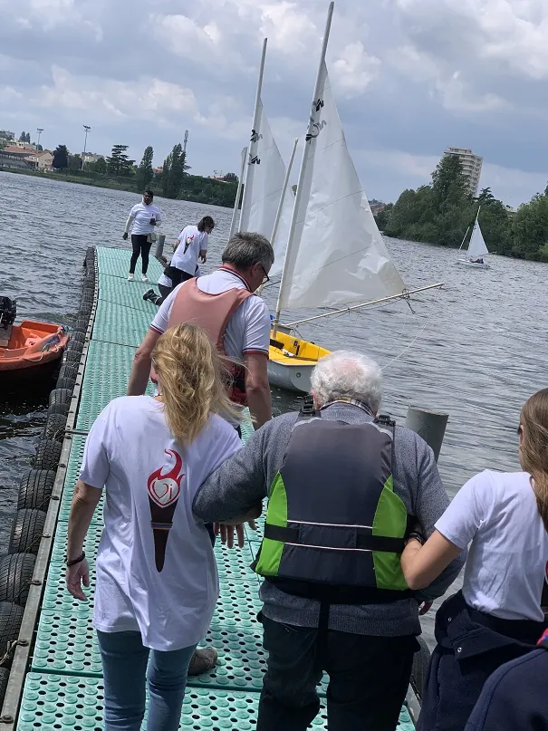 Relais de fl'âme olympique spécial Voile exécuté avec brio !!