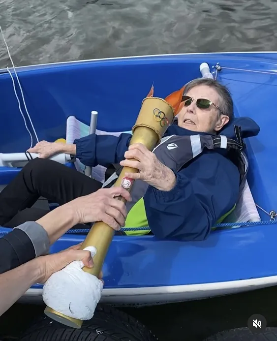 Relais de fl'âme olympique spécial Voile exécuté avec brio !!