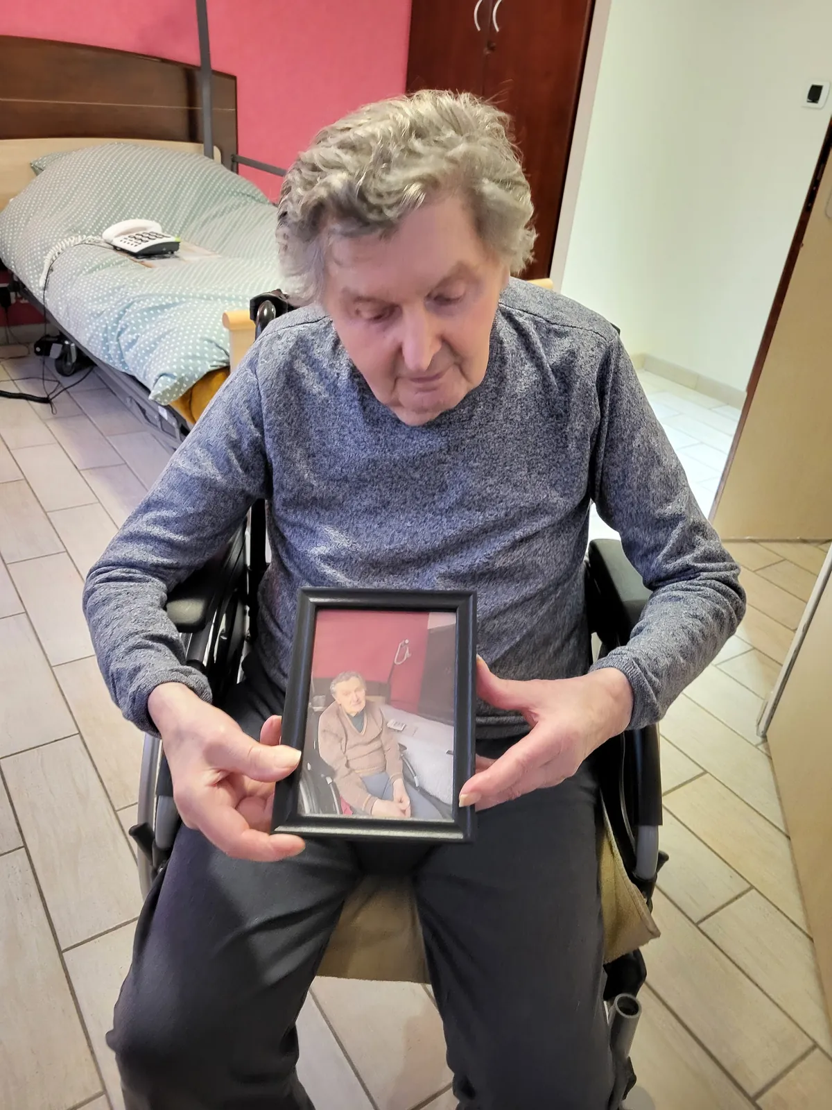 la distribution des cadeaux de noël a la résidence les Adrets 