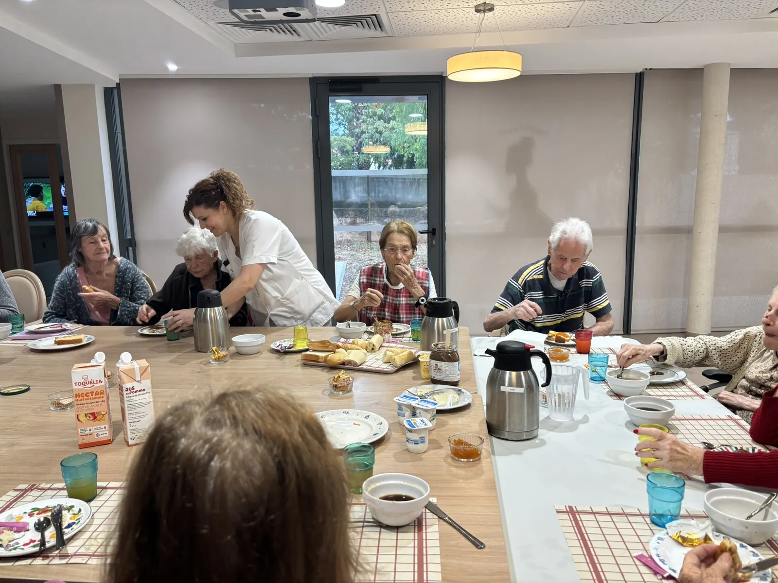 Le petit-déjeuner continental : un rendez-vous gourmand et familial