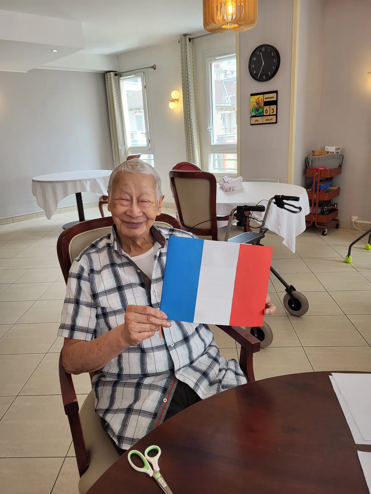 Activité manuelle : création de drapeau français