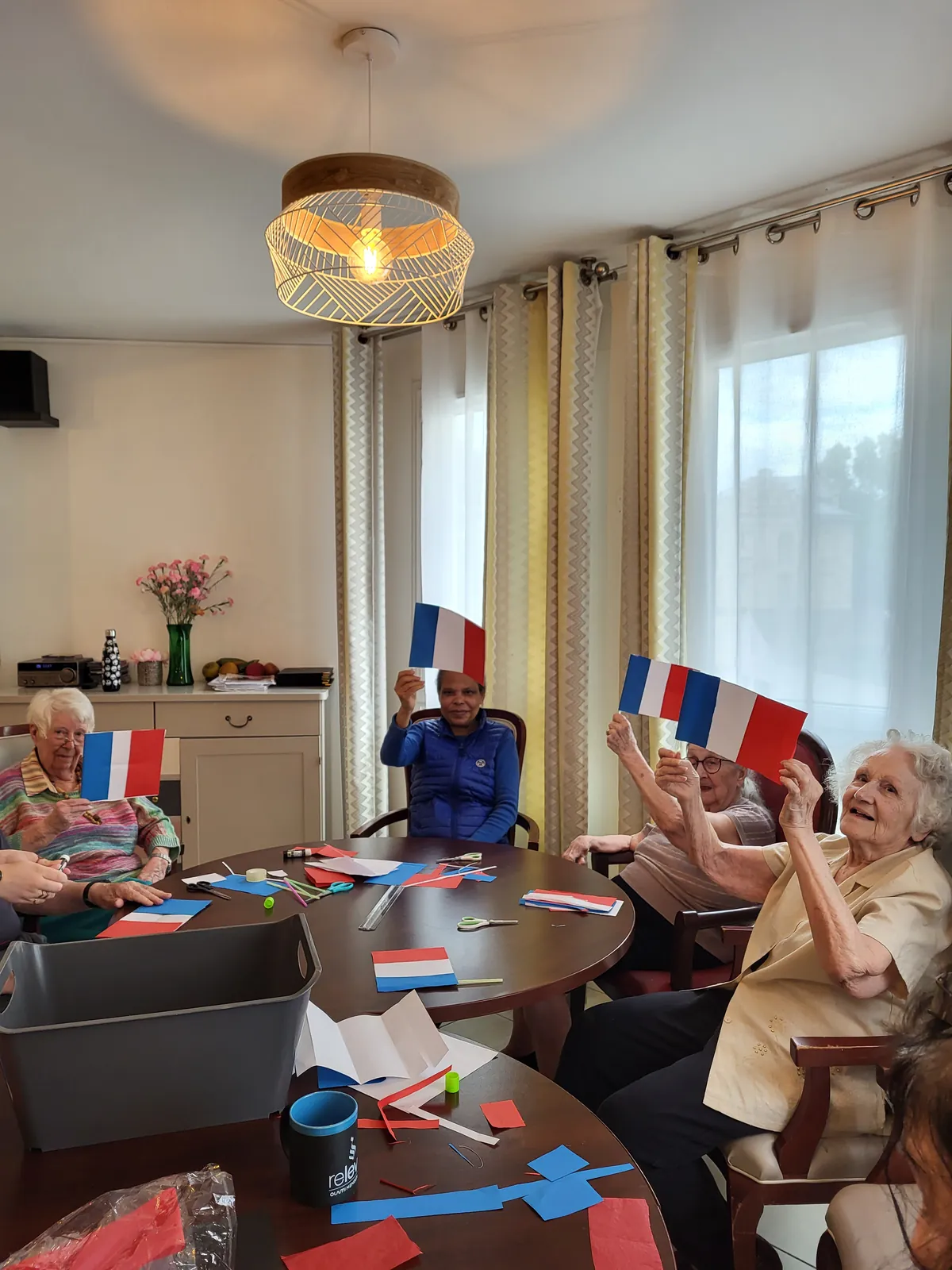 Activité manuelle : création de drapeau français