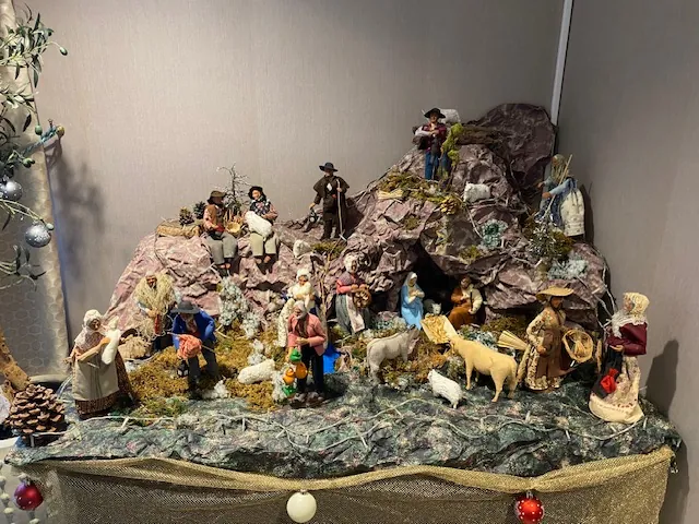 Confection de la crèche à la résidence 