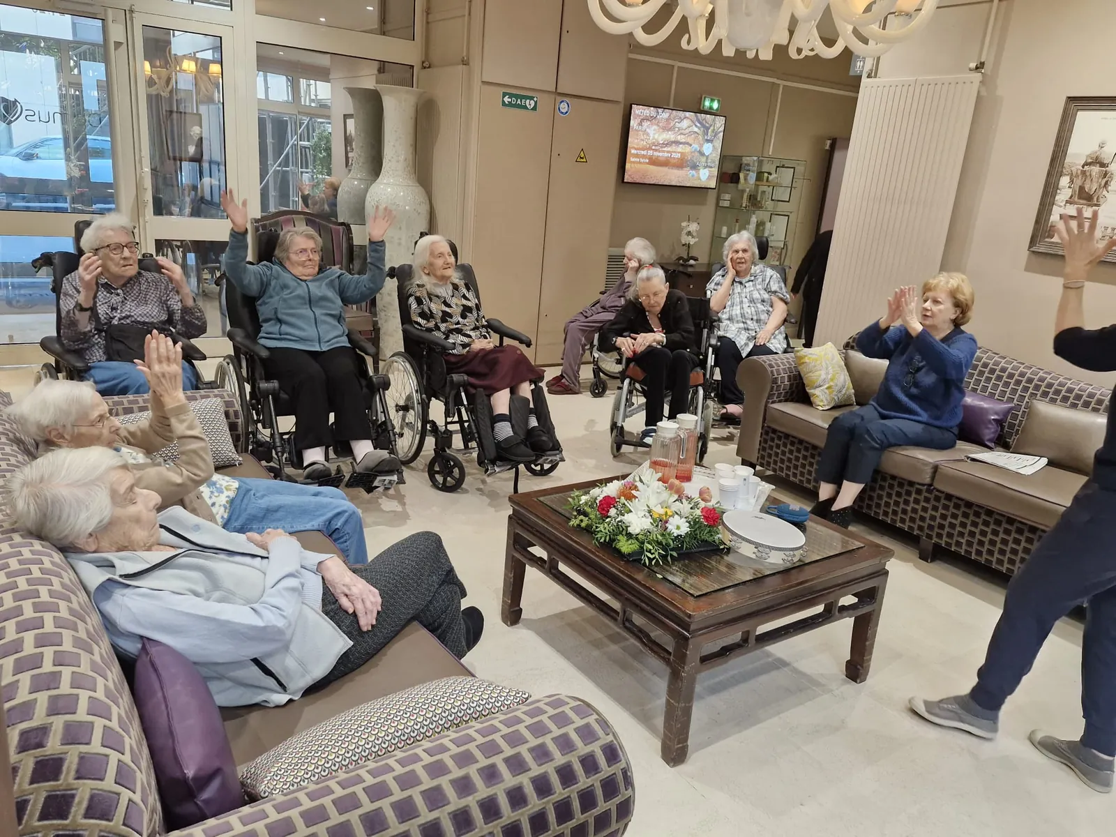 Un moment de yoga plein de douceur à l’EHPAD !