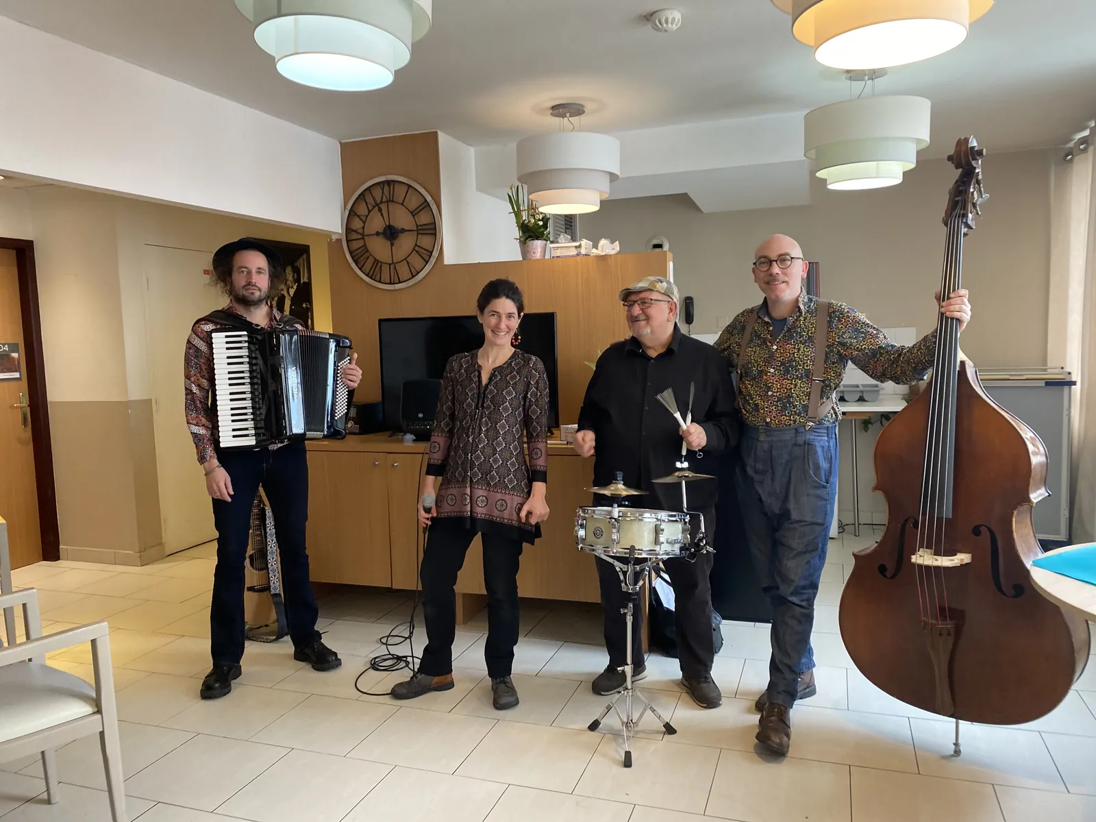 UN LUNDI EN MUSIQUE AVEC LE GROUPE ZICADABRA