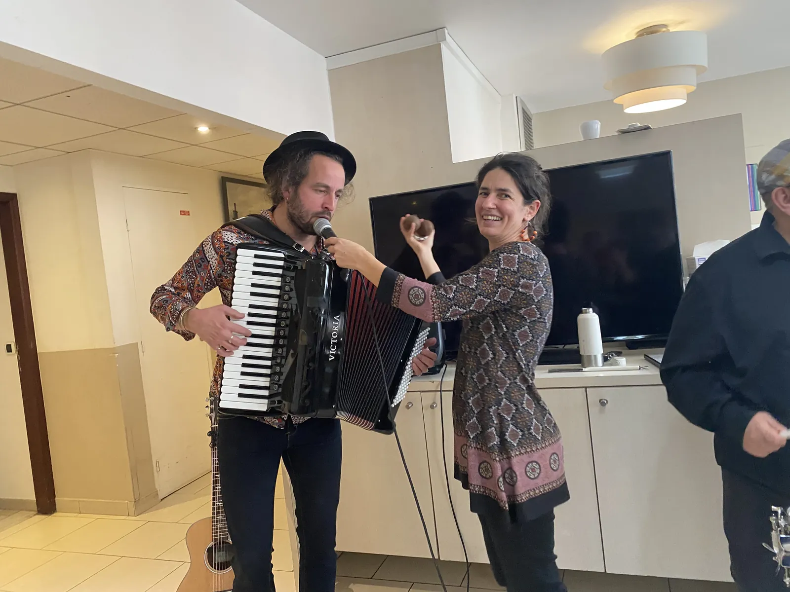UN LUNDI EN MUSIQUE AVEC LE GROUPE ZICADABRA