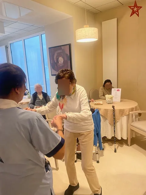 Quand un karaoké pour la fête des anniversaires  se transforme en bal improvisé