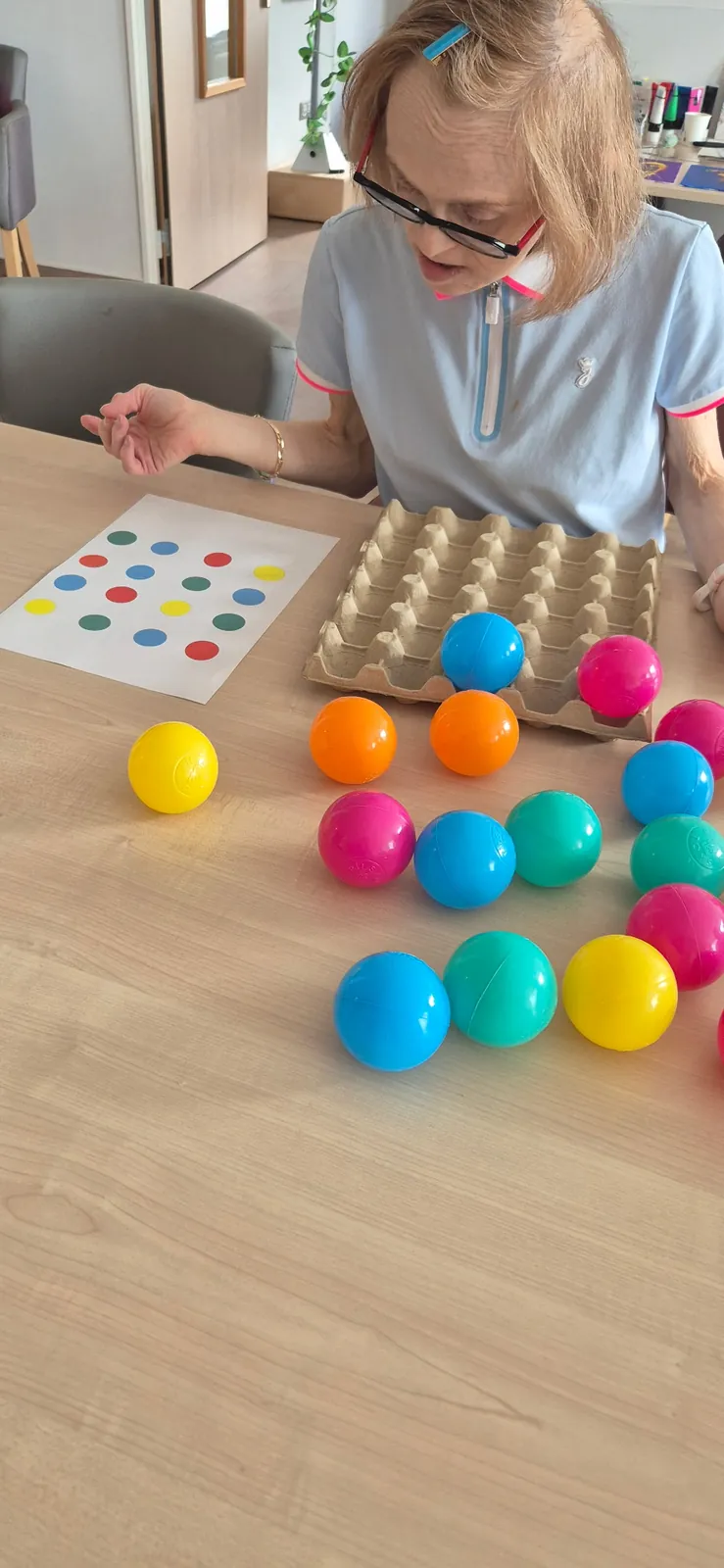 Atelier cognitif autour du tri et de l’association des couleurs! 