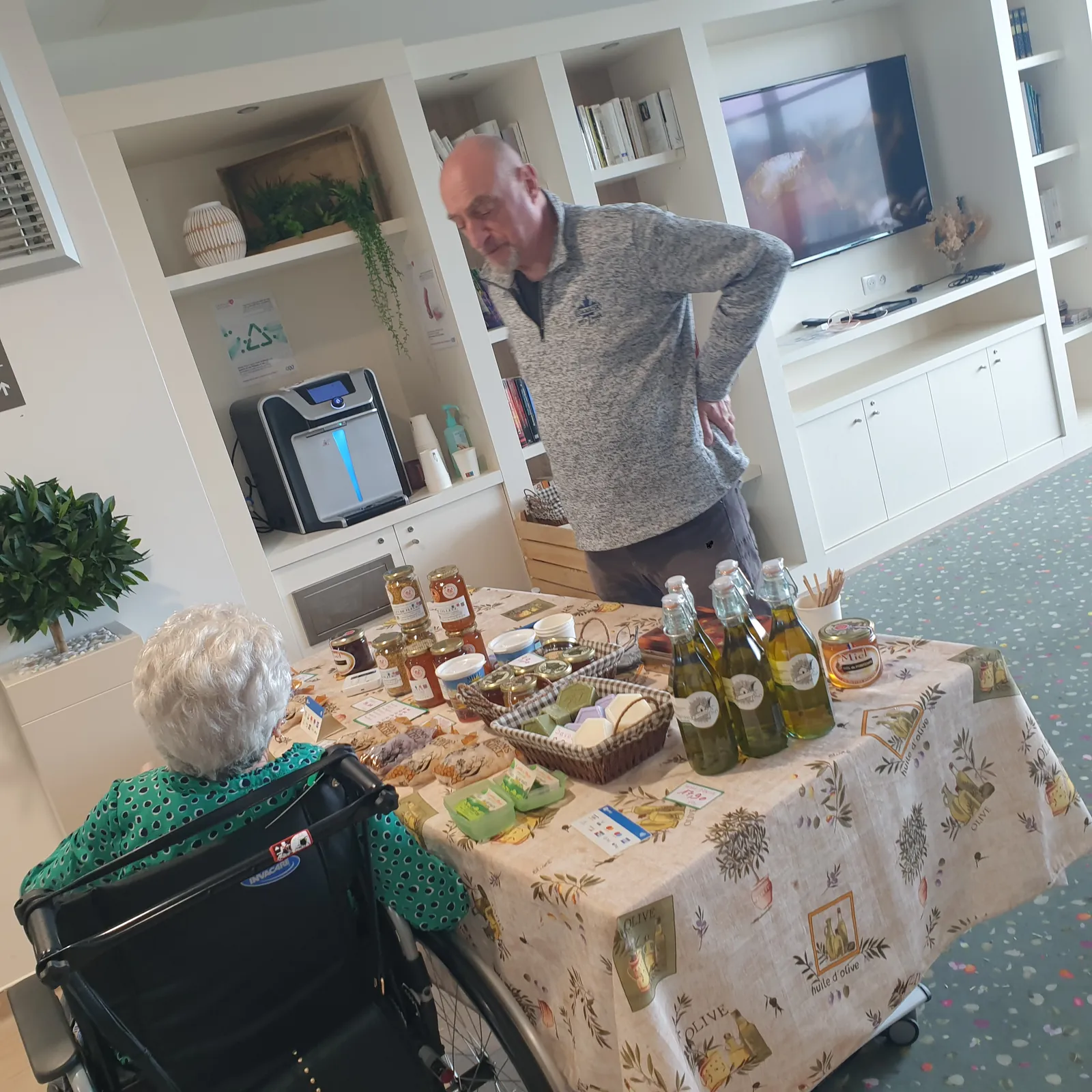 Visite de notre apiculteur Bruno sur notre résidence 