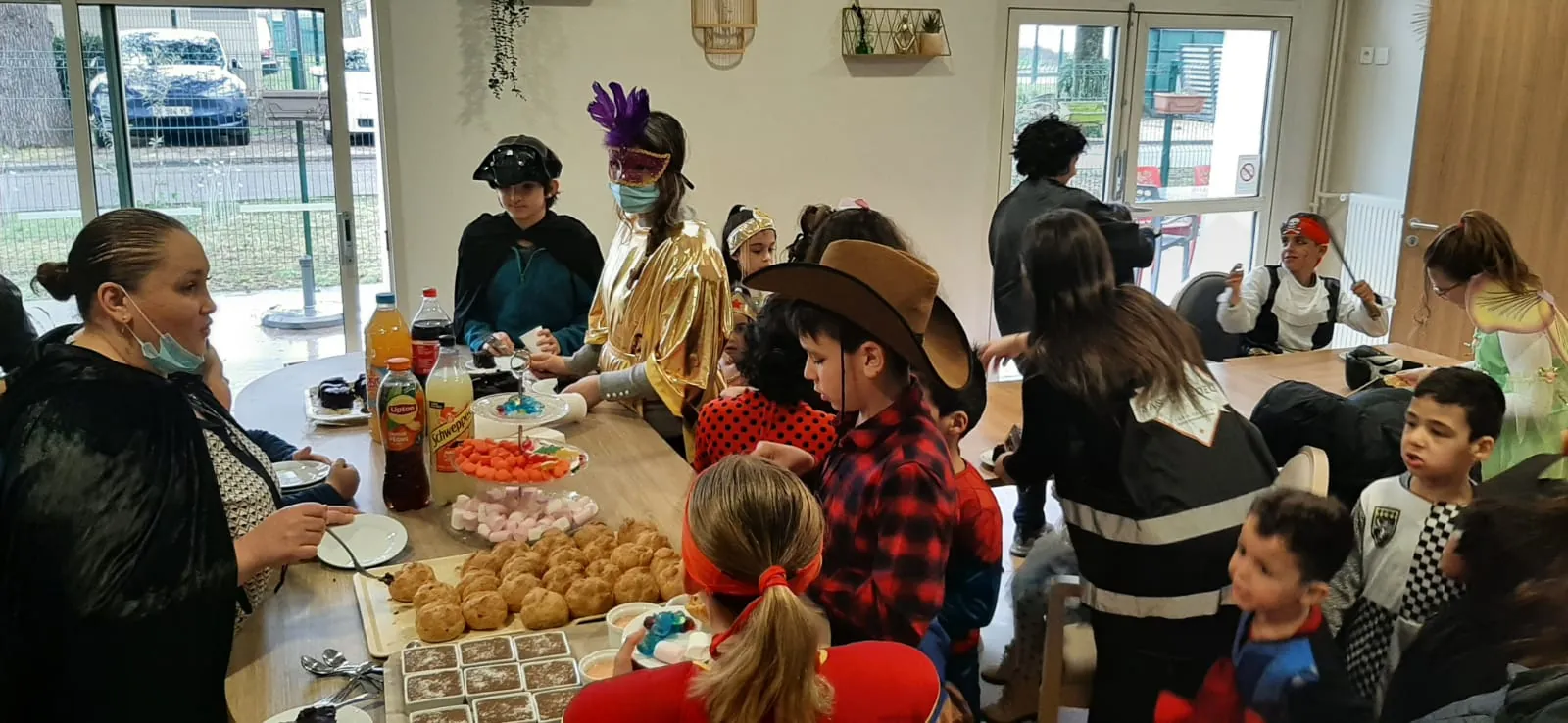 Un Carnaval Haut en Couleurs à la Résidence !