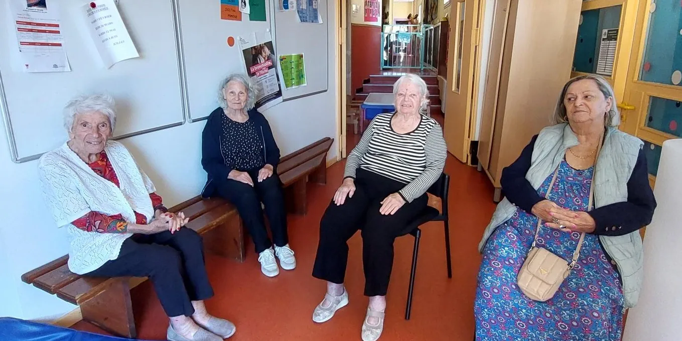Deuxième visite à la crèche de La Baume : un moment tendre et joyeux intergénérationnel