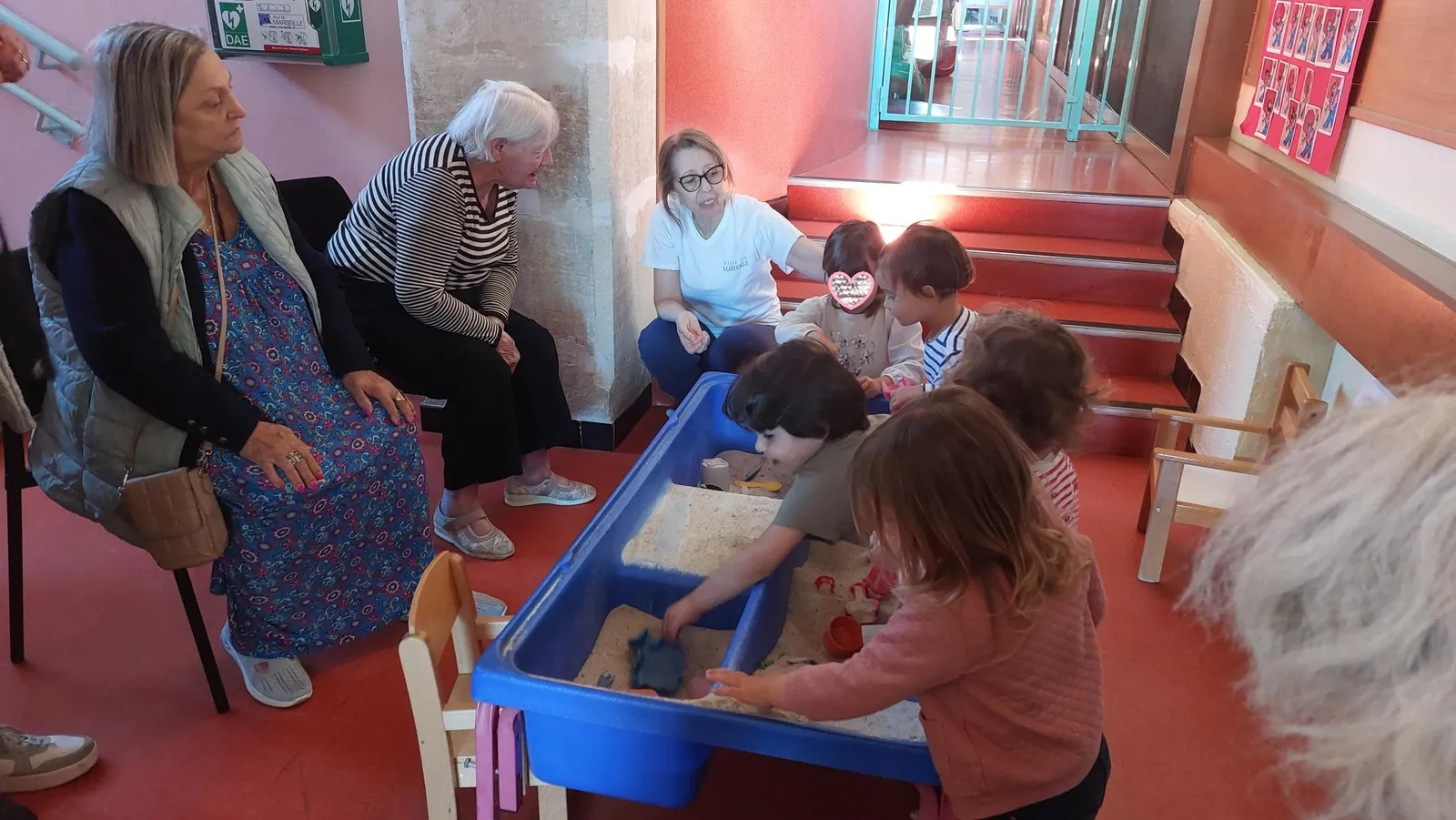 Deuxième visite à la crèche de La Baume : un moment tendre et joyeux intergénérationnel