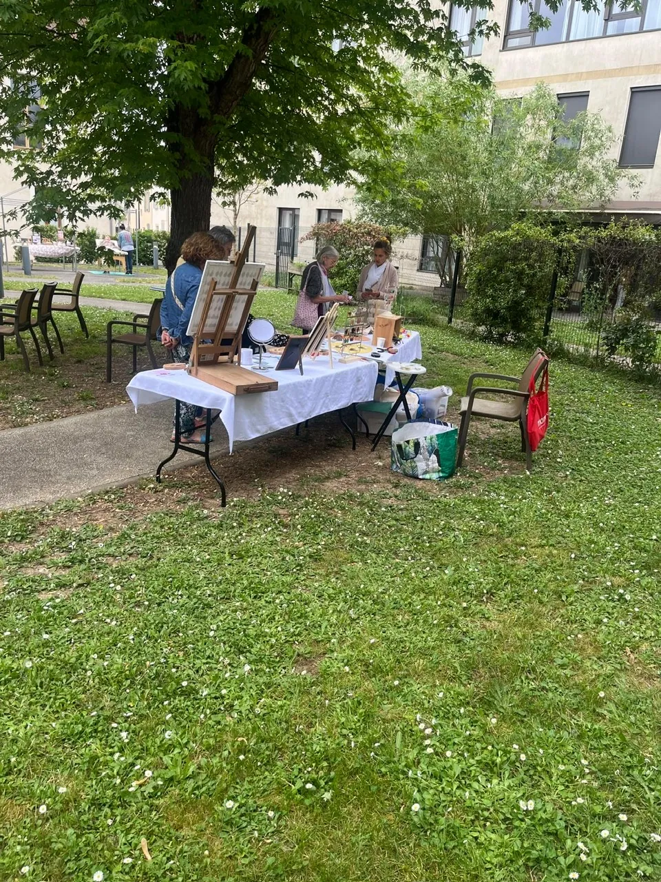 Un beau succès pour notre Marché des Créateurs à la résidence 