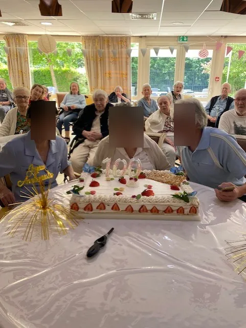 100 ANS POUR UNE RESIDENTE  DE LA MAISON DE RETRAITE LES JARDINS MEDICIS PROVINS