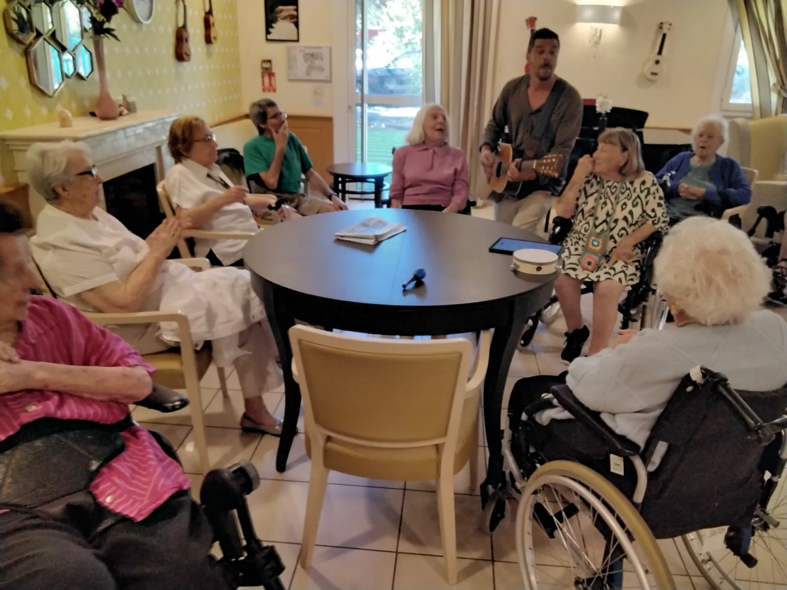 UN PETIT TOUR POUR DES GRANDS PLAIRS DANS NOS SALONS 