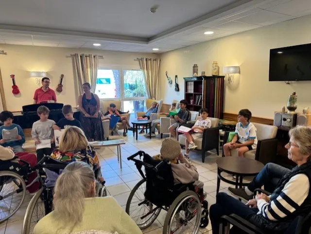 UN PETIT TOUR POUR DES GRANDS PLAIRS DANS NOS SALONS 