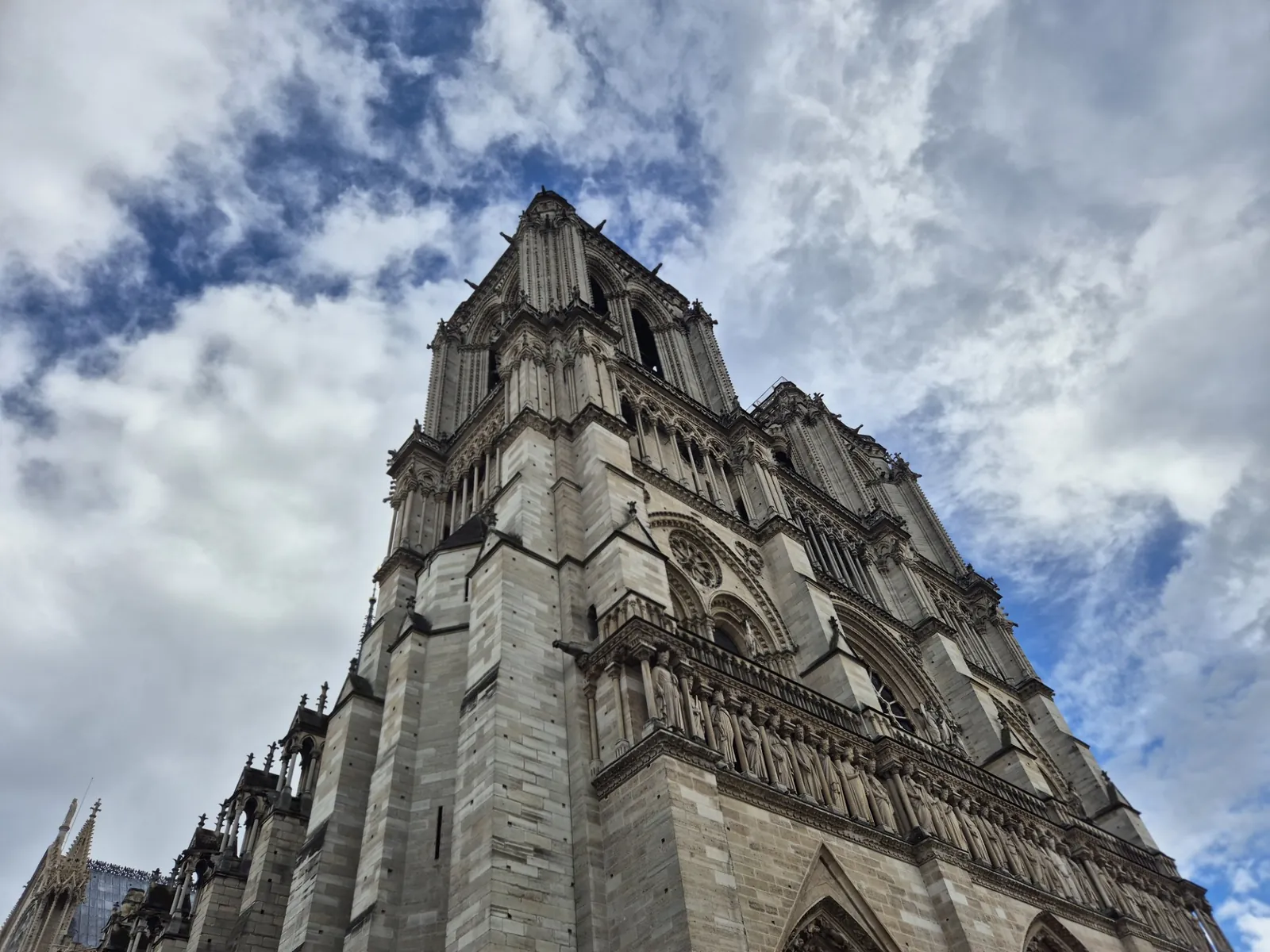 LA RESIDENCE LES JARDINS D'EPINAY A LA RENCONTRE DE LA CATHÉDRALE NOTRE DAME DE PARIS