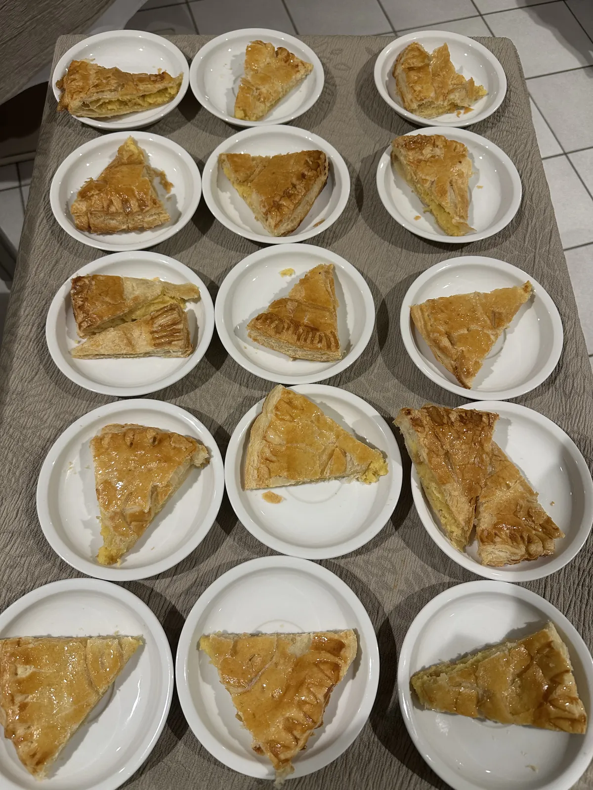 DÉGUSTATION DE GALETTES DES ROIS A LA RÉSIDENCE LES JARDINS D'EPINAY