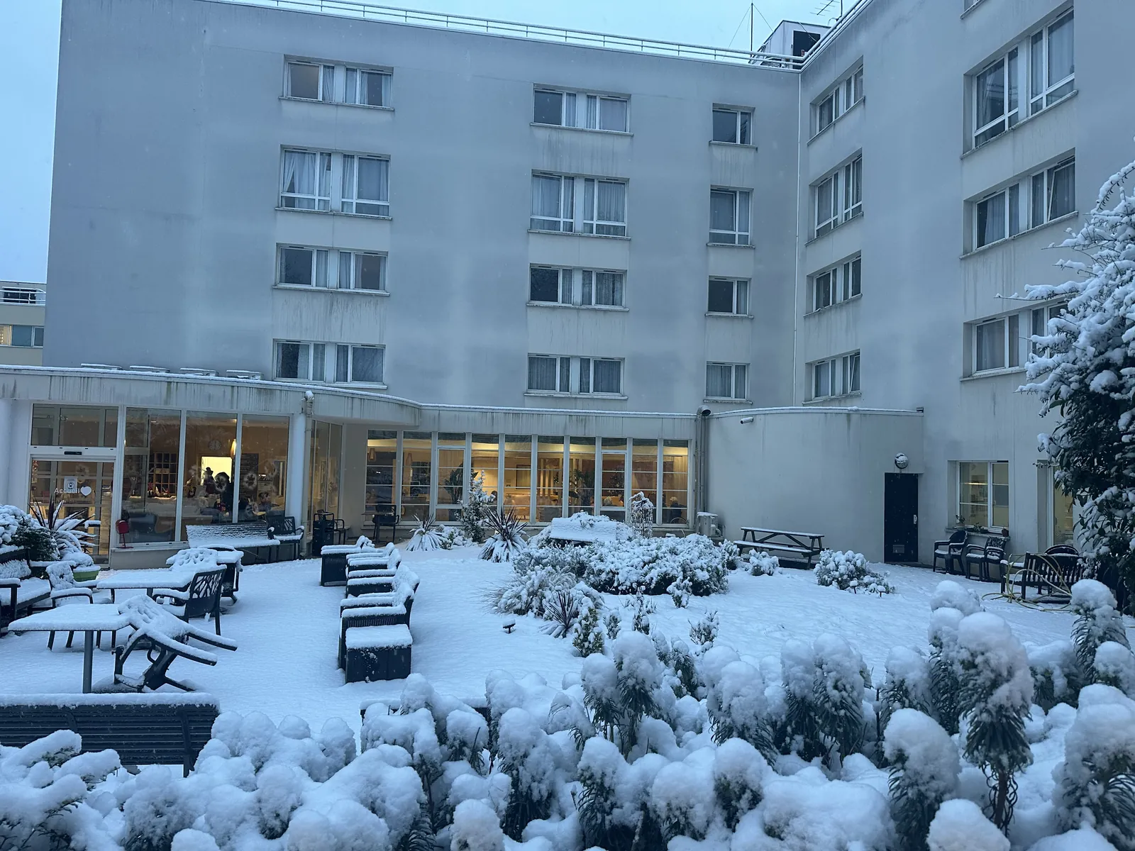 DÉGUSTATION DE GALETTES DES ROIS A LA RÉSIDENCE LES JARDINS D'EPINAY