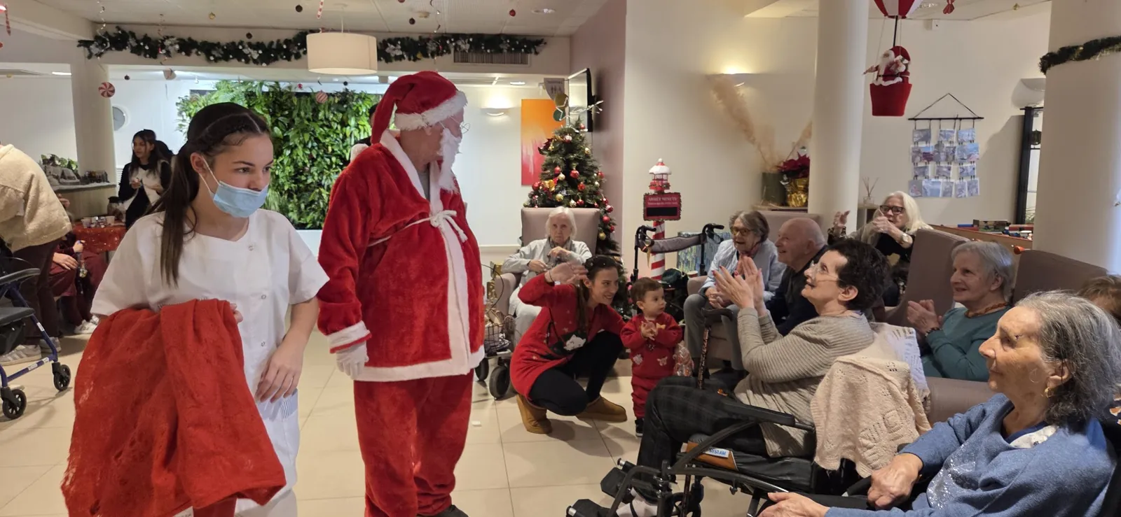 Le Père Noël à la résidence : un moment magique pour les enfants du personnel
