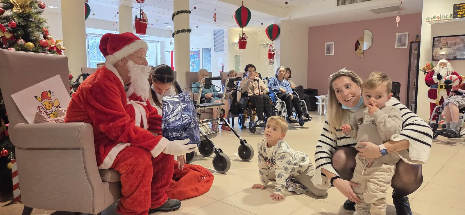 Le Père Noël à la résidence : un moment magique pour les enfants du personnel